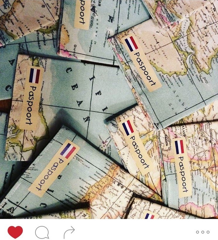 Paspoorthoes met print van een landkaart - Reismuts.nl